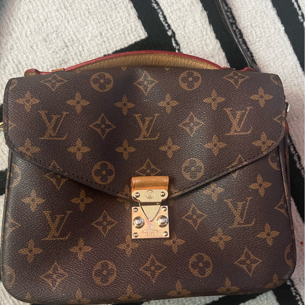 Louis Vuitton shoulder Bag